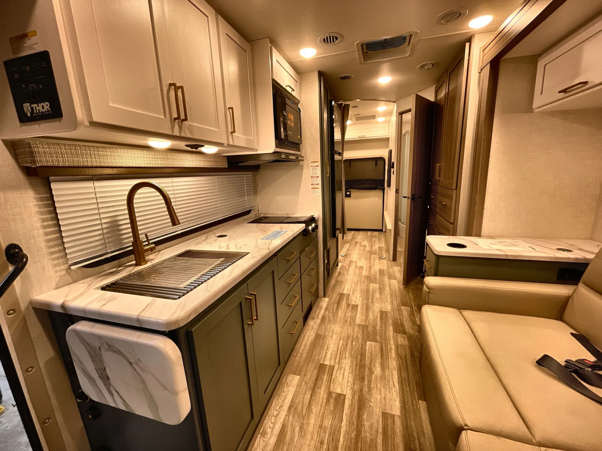 2026 Thor Motor Coach Eddie Bauer 26ED - Photo 3