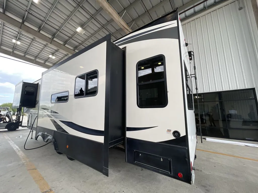 2021 Dutchmen Yukon 320RL - Photo 4