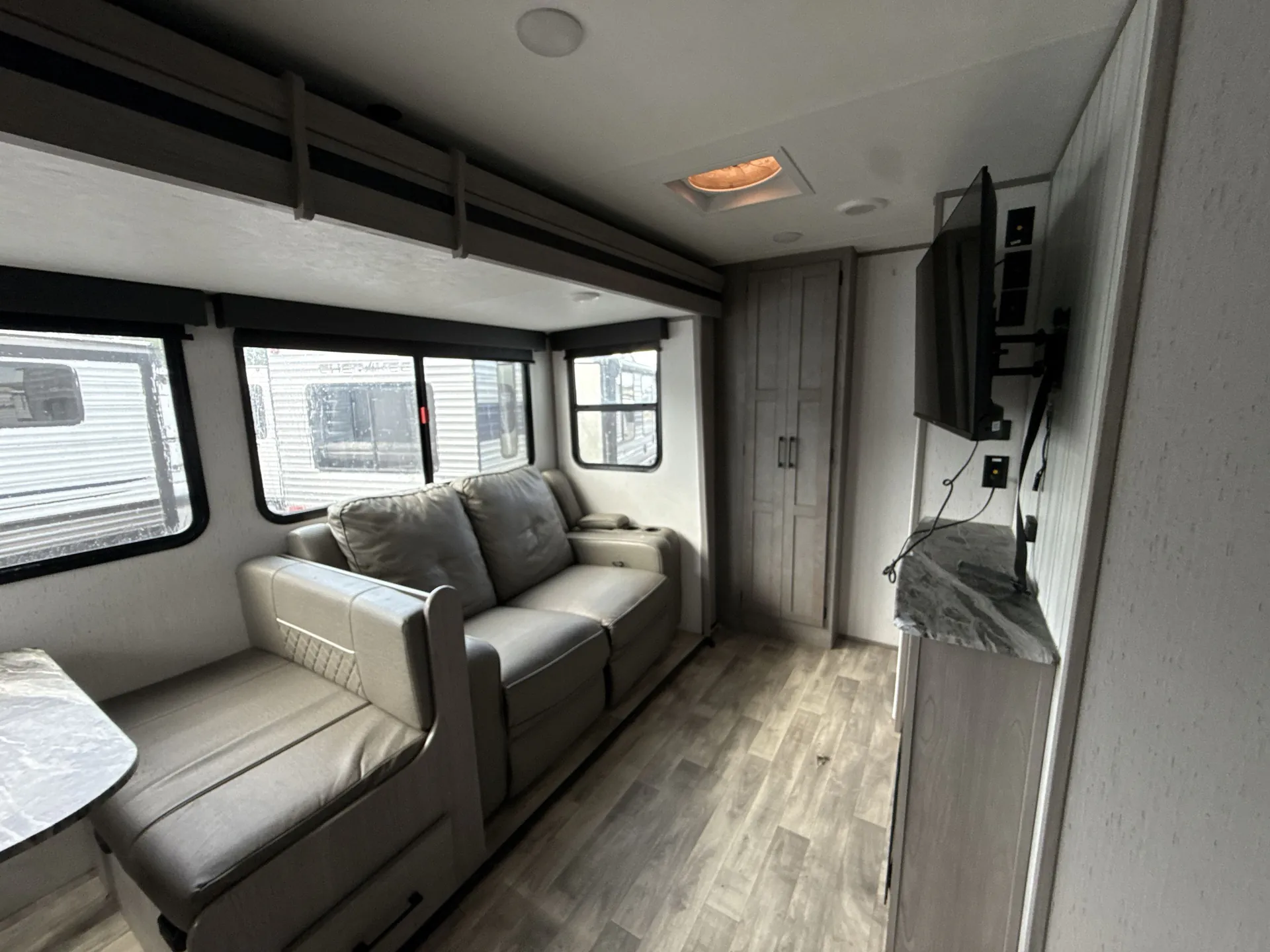 2023 Dutchmen Kodiak Ultimate 3301BHSL — living area main