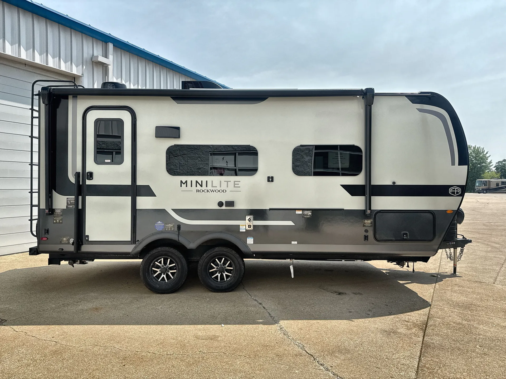2027 Forest River Rockwood Mini Lite 2109S — campside