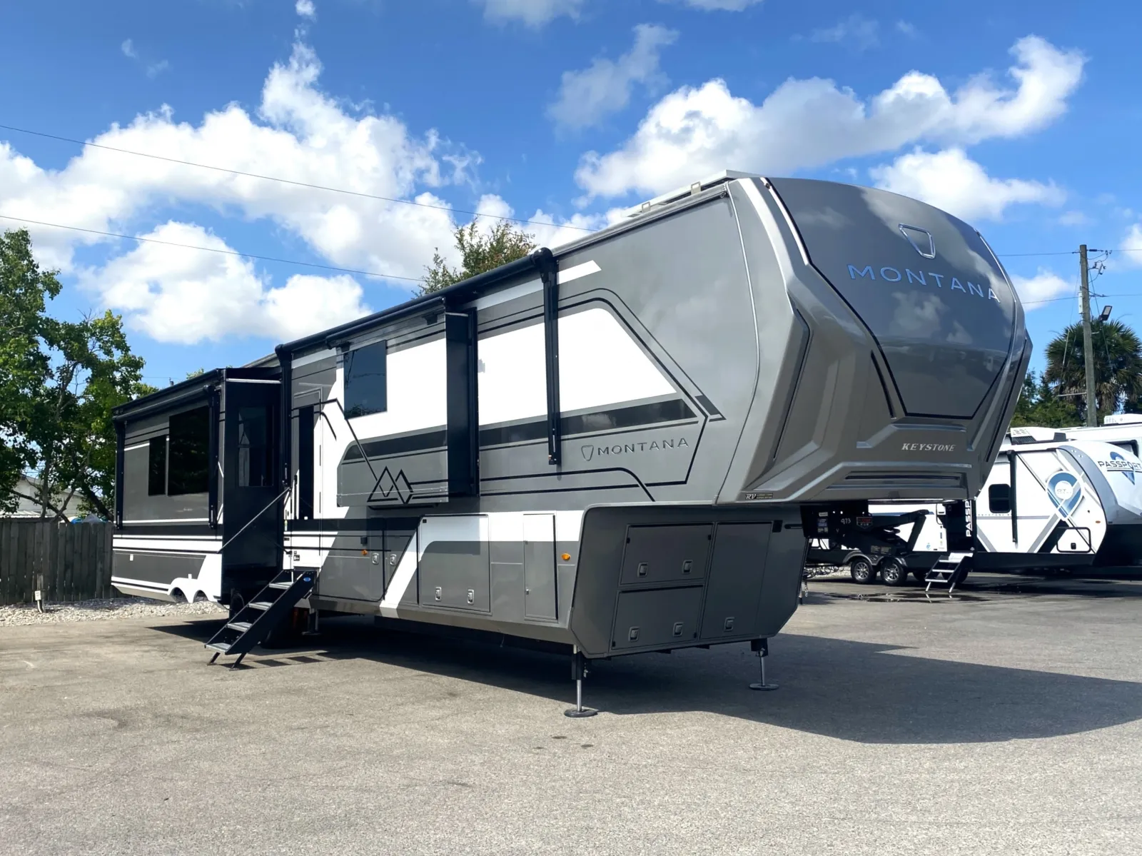 2026 Keystone RV Montana 3900RK - Photo 2