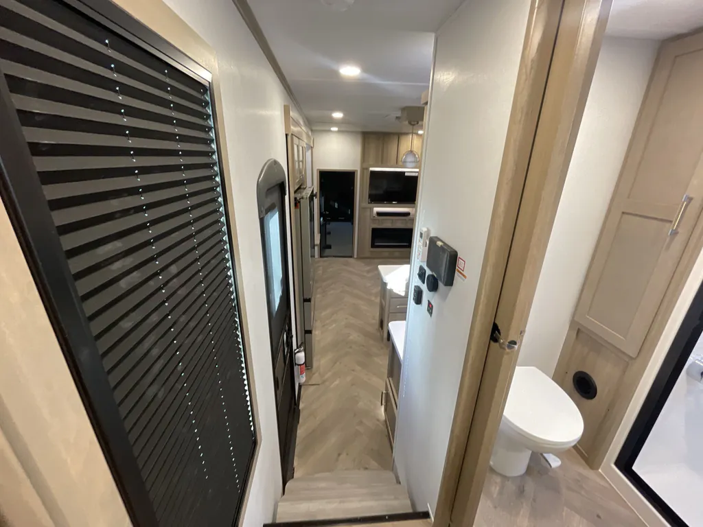 2026 Keystone Raptor 441, Photos photo 11