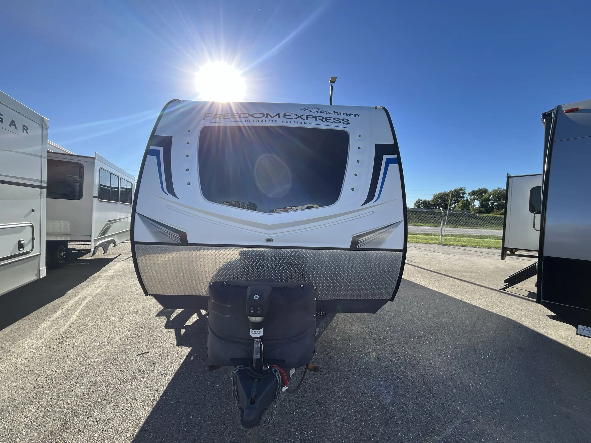 2022 Coachmen Freedom Express Ultra Lite 287BHDS — front