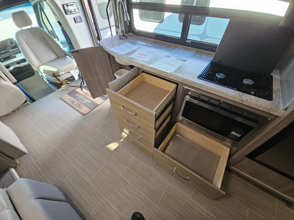 2021 Thor Motor Coach Tiburon 24FB, Photos photo 20