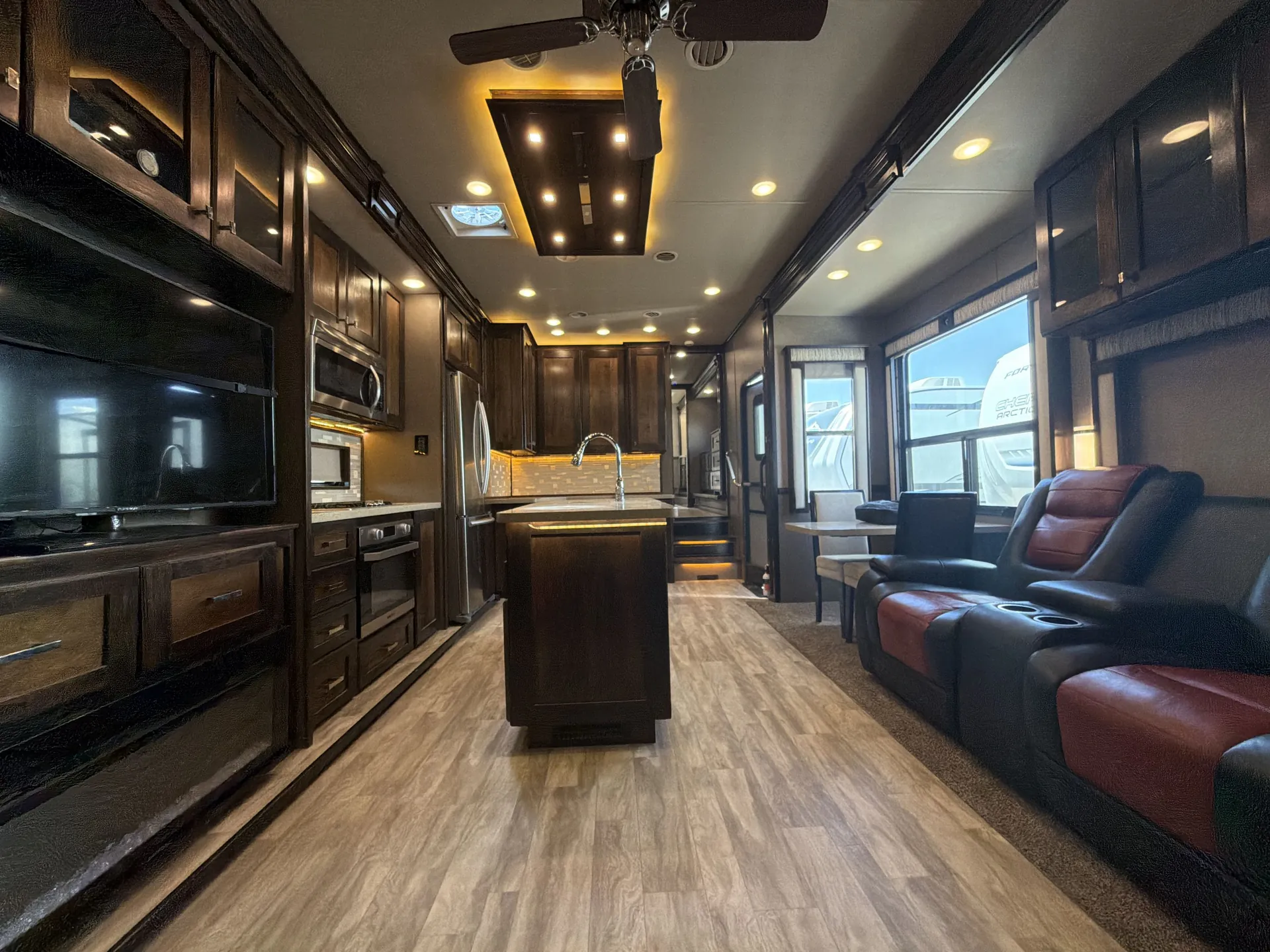 2019 Vanleigh Vilano 370GB — living area main