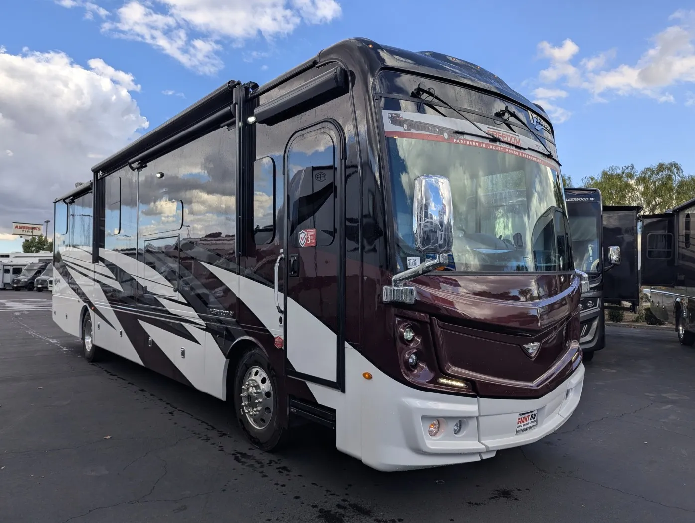 2026 Fleetwood Discovery 38N - Photo 2
