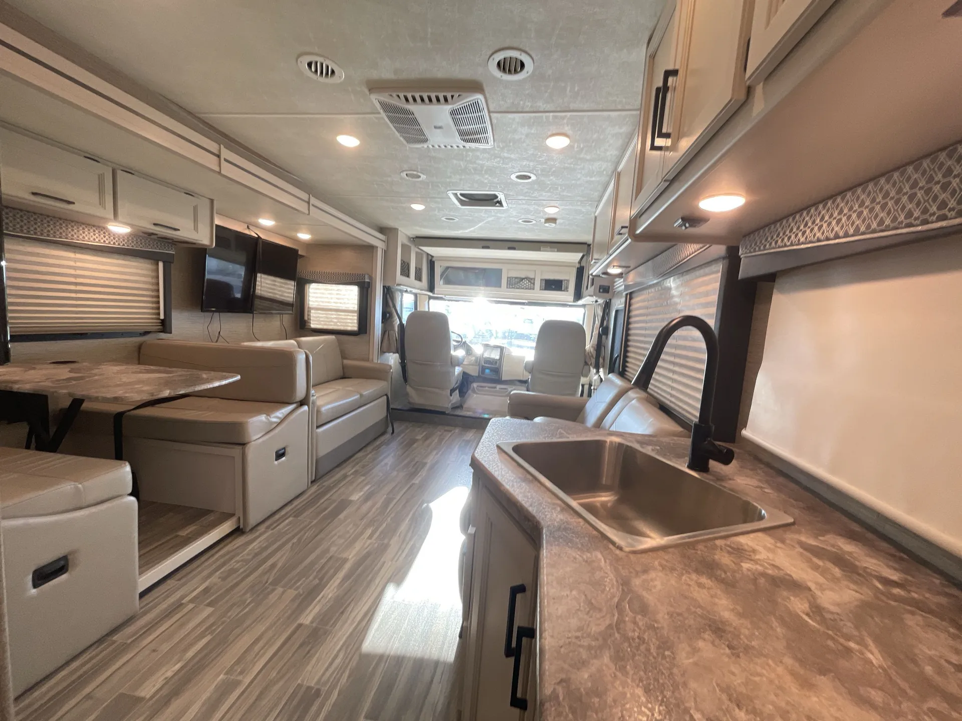 2020 Thor Motor Coach A.C.E 33.1 — living area main
