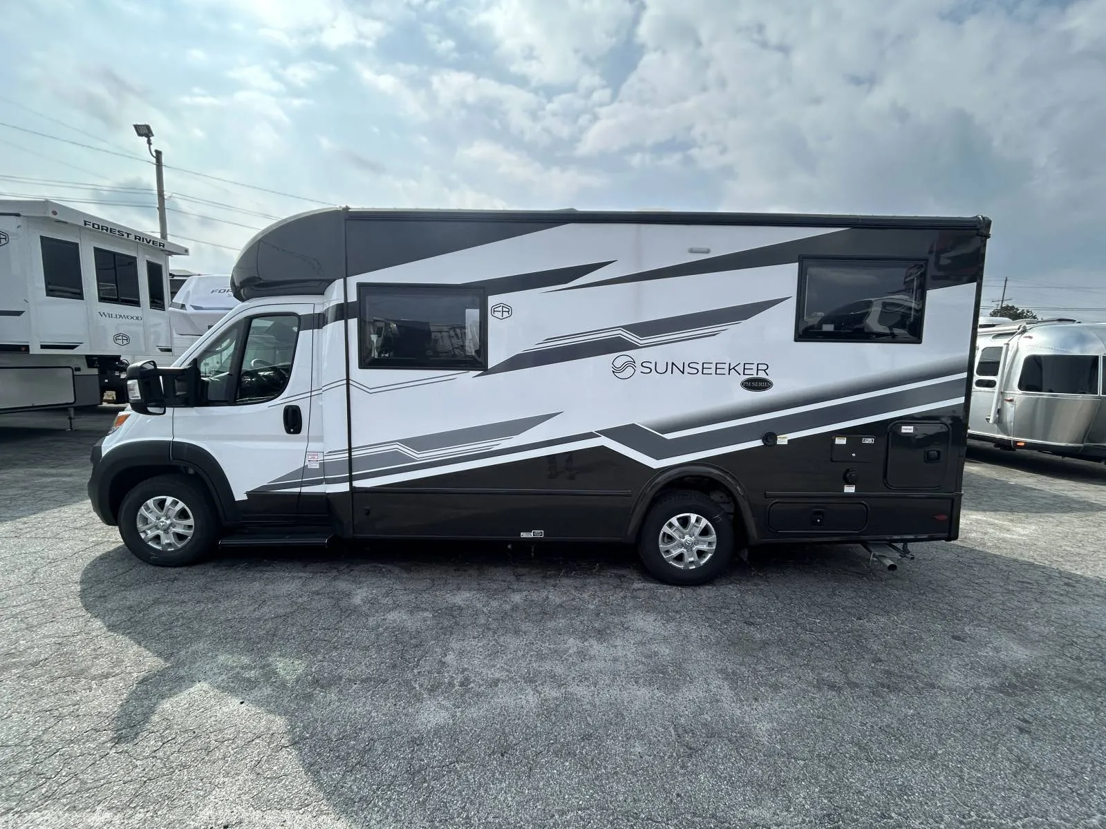 2026 Forest River SUNSEEKER 2030RP - Photo 4