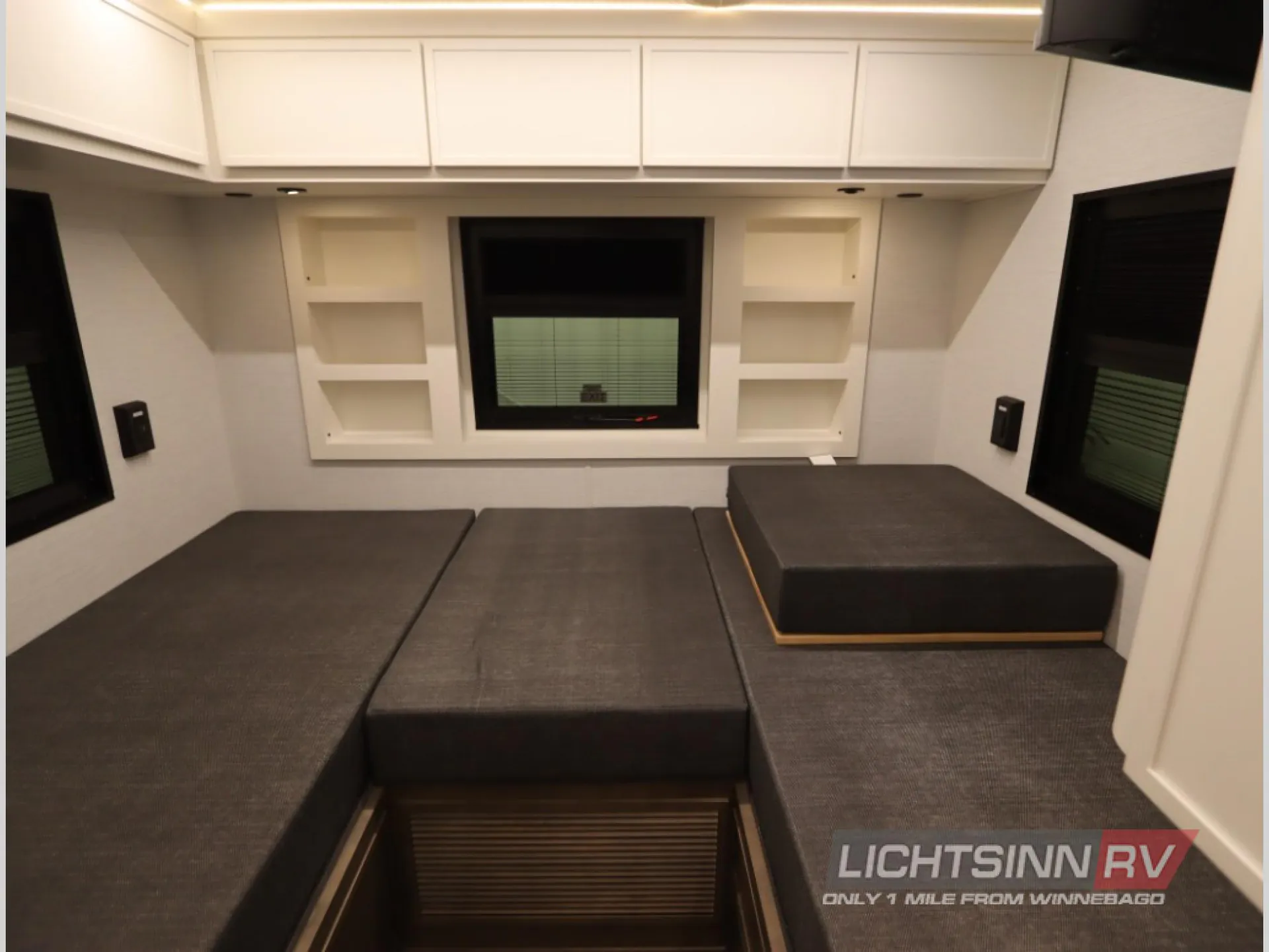 2027 Newmar Freedom Aire 2512 - Photo 4