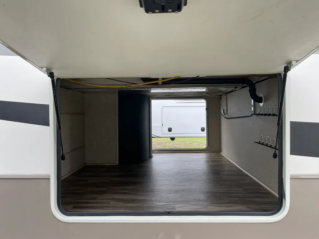 2018 Forest River Cedar Creek Champagne Edition 38EL, Photos photo 2