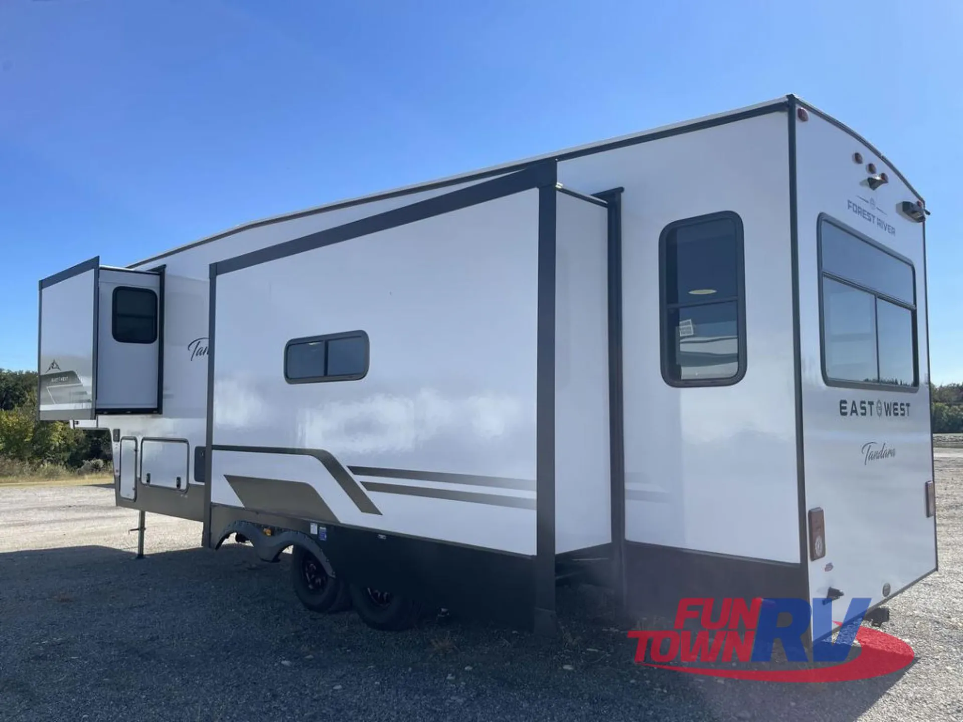 2026 East to West Tandara 295RL - Photo 4