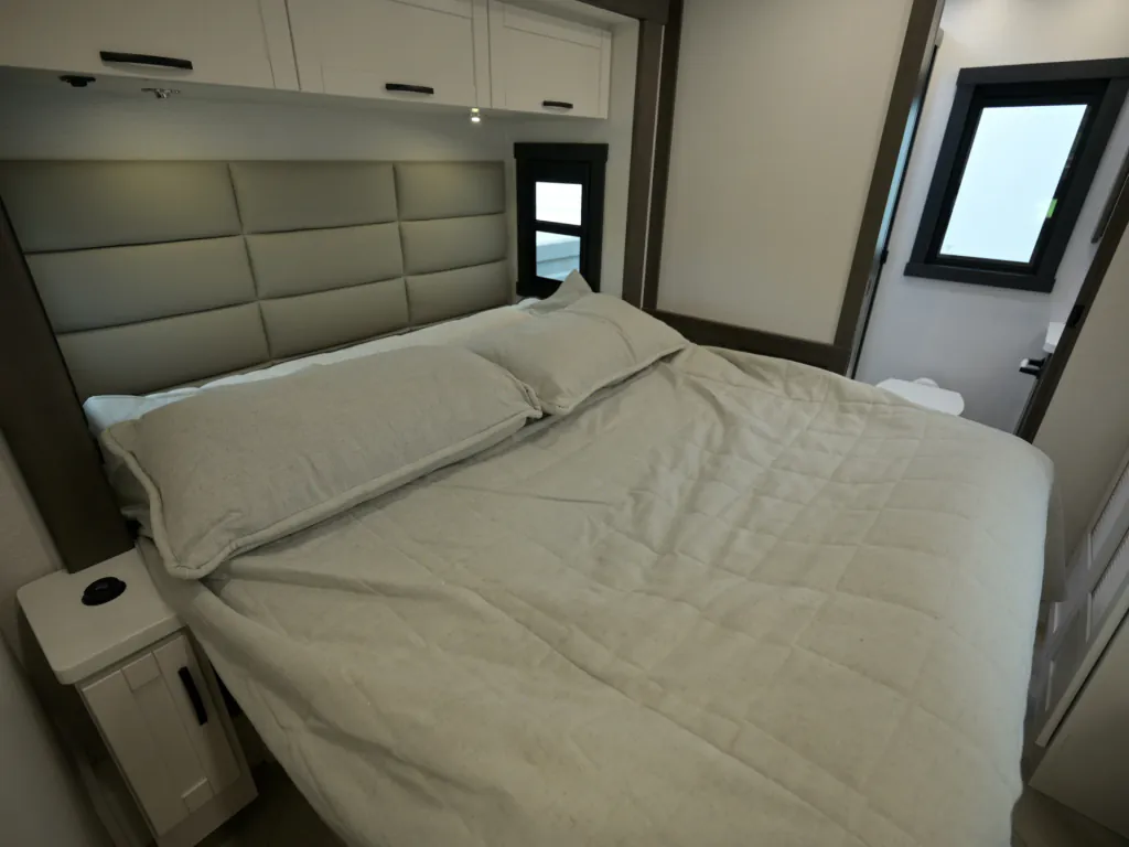 2027 Entegra Coach Accolade 37K, Photos photo 24