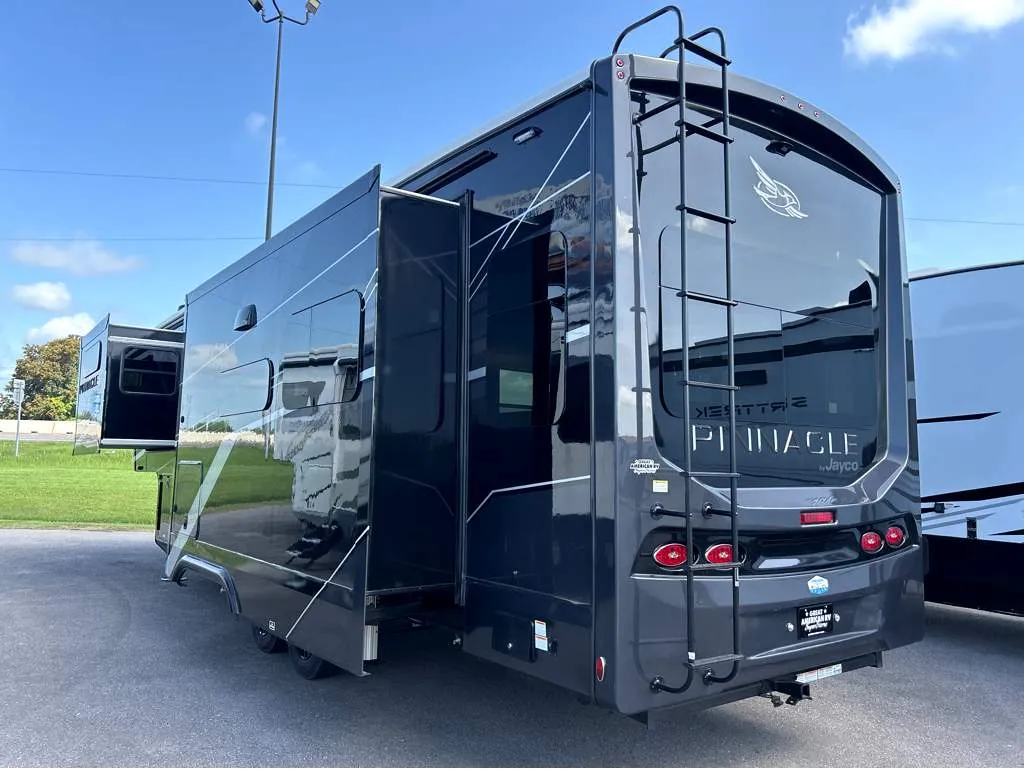 2027 Jayco Pinnacle 32RLTS - Photo 4