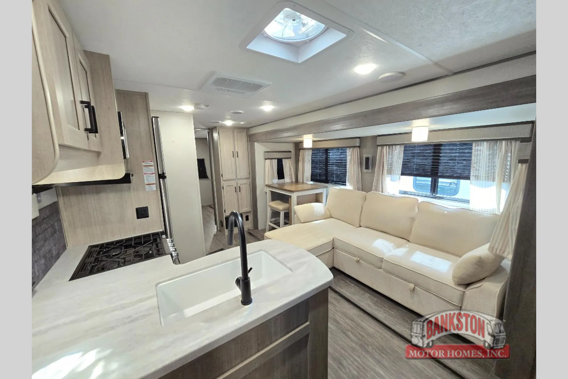 2024 Forest River Aurora 34BHTS — Photo 7