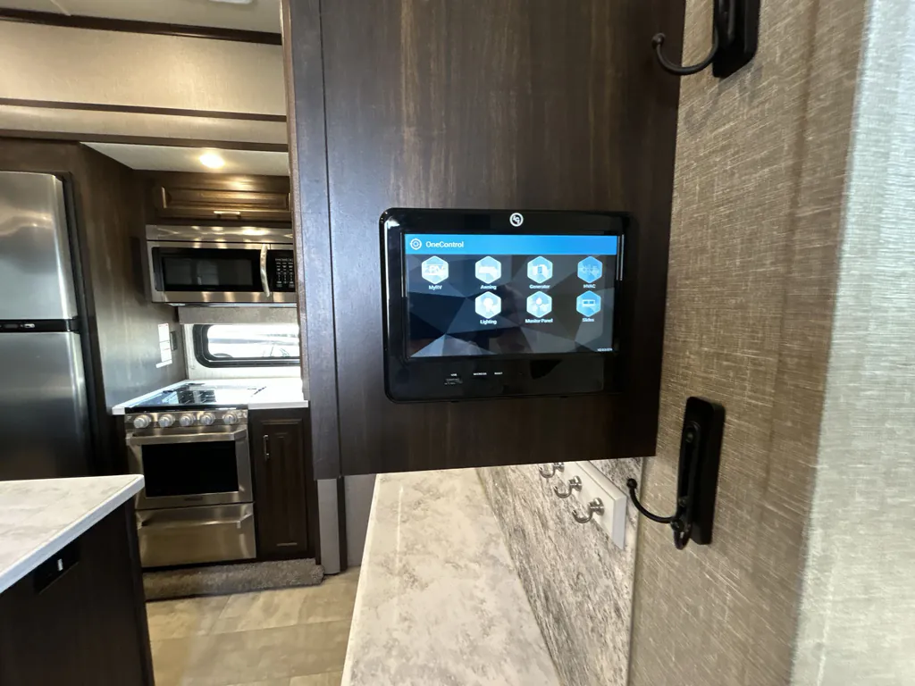 2019 Grand Design Momentum 381M, Photos photo 21