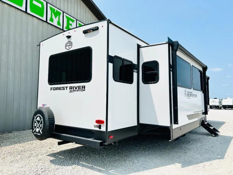 2025 Forest River Grand Surveyor 305RLBS — Photo 7