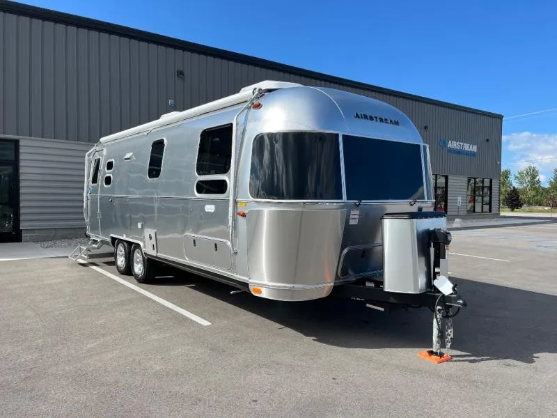 2026 Airstream Flying Cloud 27FB - Photo 2