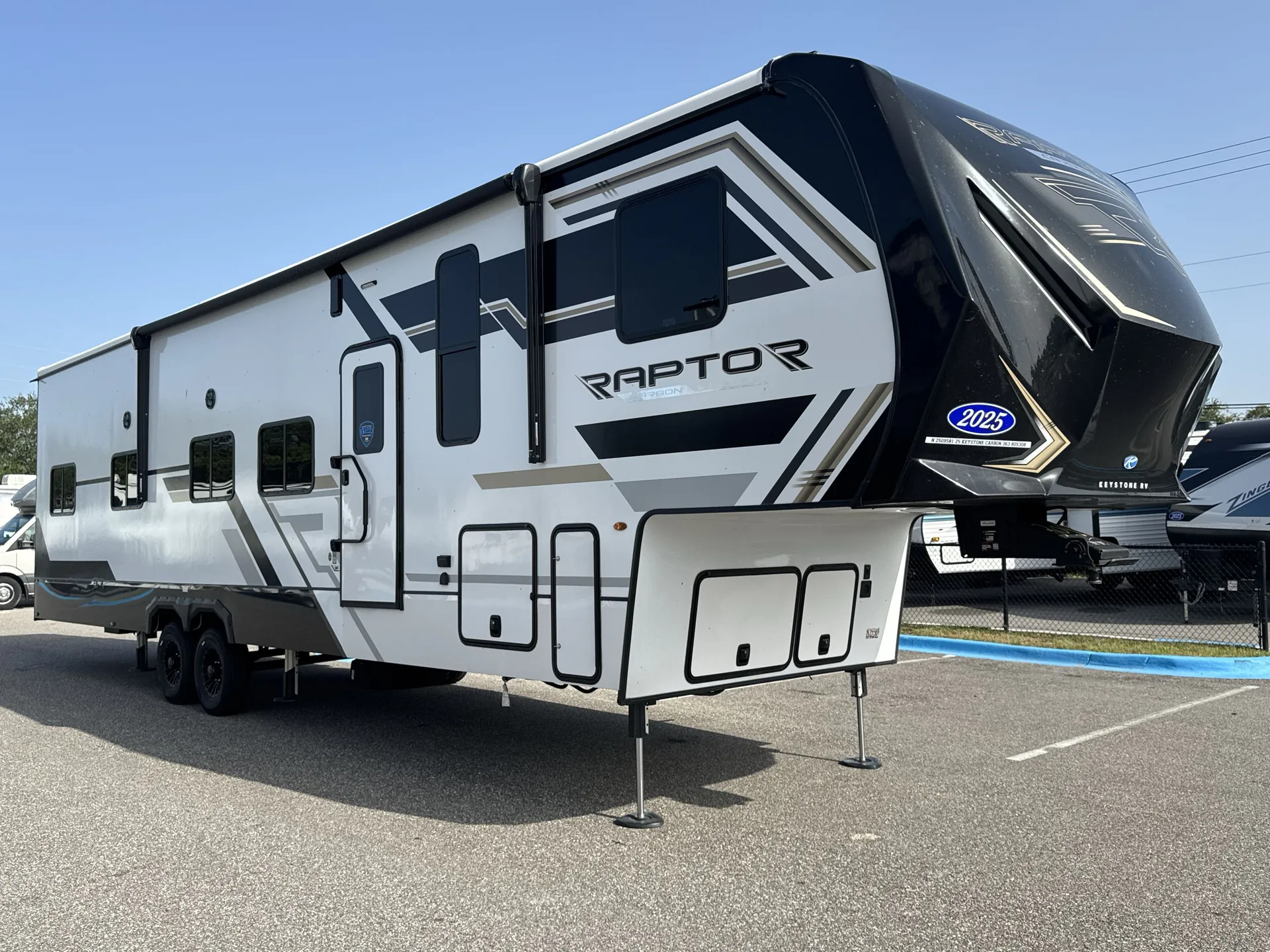 2025 Keystone Carbon 363 - Photo 2