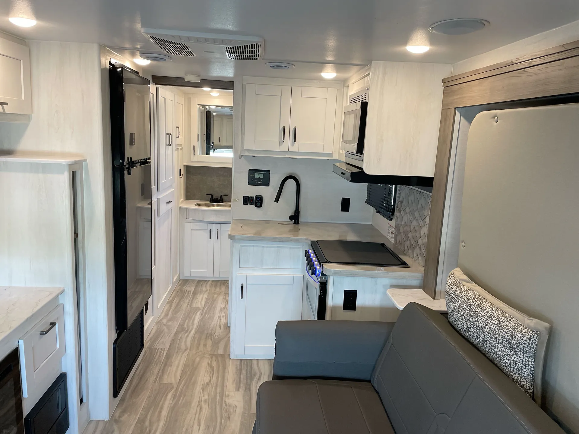 2025 Gulf Stream BT Cruiser 5240 — living area main