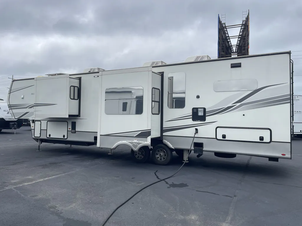2024 Keystone Montana 3901RK, Photos photo 6