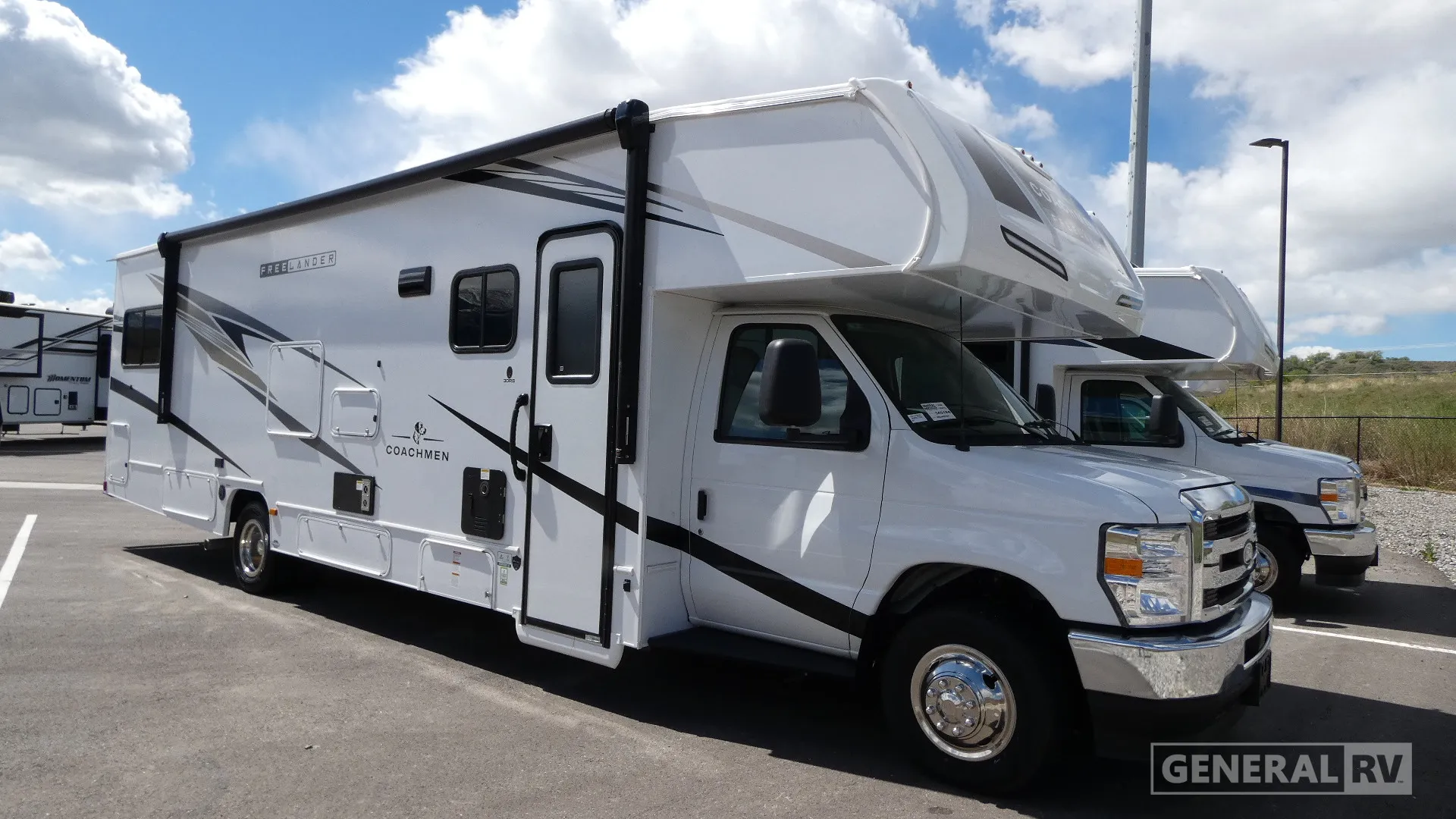2026 Coachmen Freelander 30RS - Photo 2