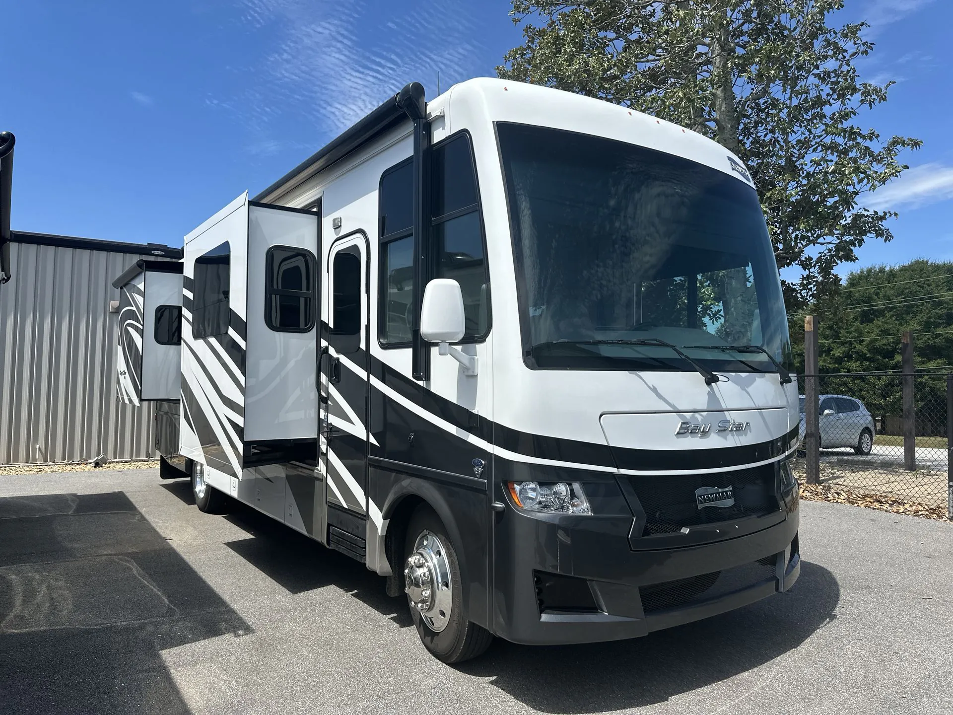 2023 Newmar Bay Star Sport 3225 - Photo 2