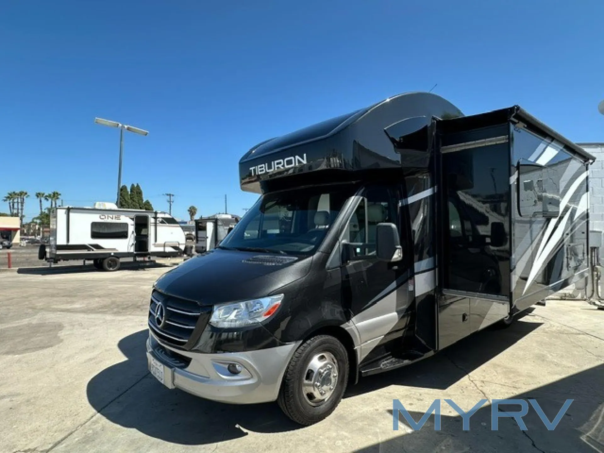 2023 Thor Motor Coach Tiburon 24FB - Photo 3