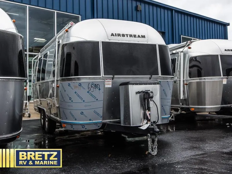 2025 Airstream Flying Cloud 23FB - Photo 2