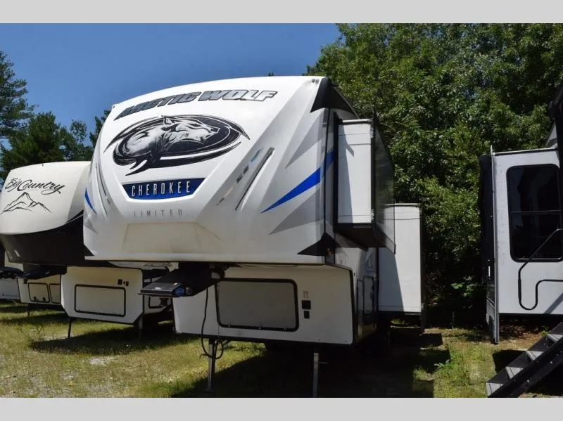 2019 Forest River RV Arctic Wolf 295QFL - Photo 2