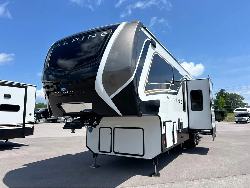 2025 Keystone Alpine 3820FK - Photo 3