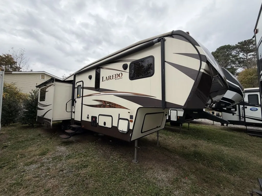 2014 Keystone RV Laredo 295SCK - Photo 4