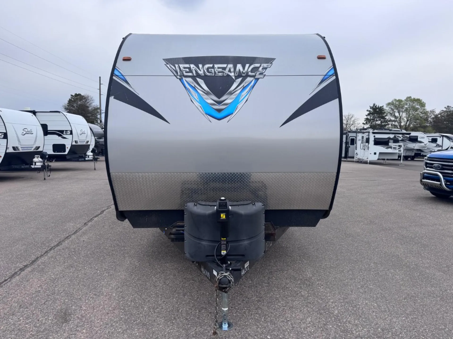 2018 Forest River Vengeance Rogue 31V - Photo 3