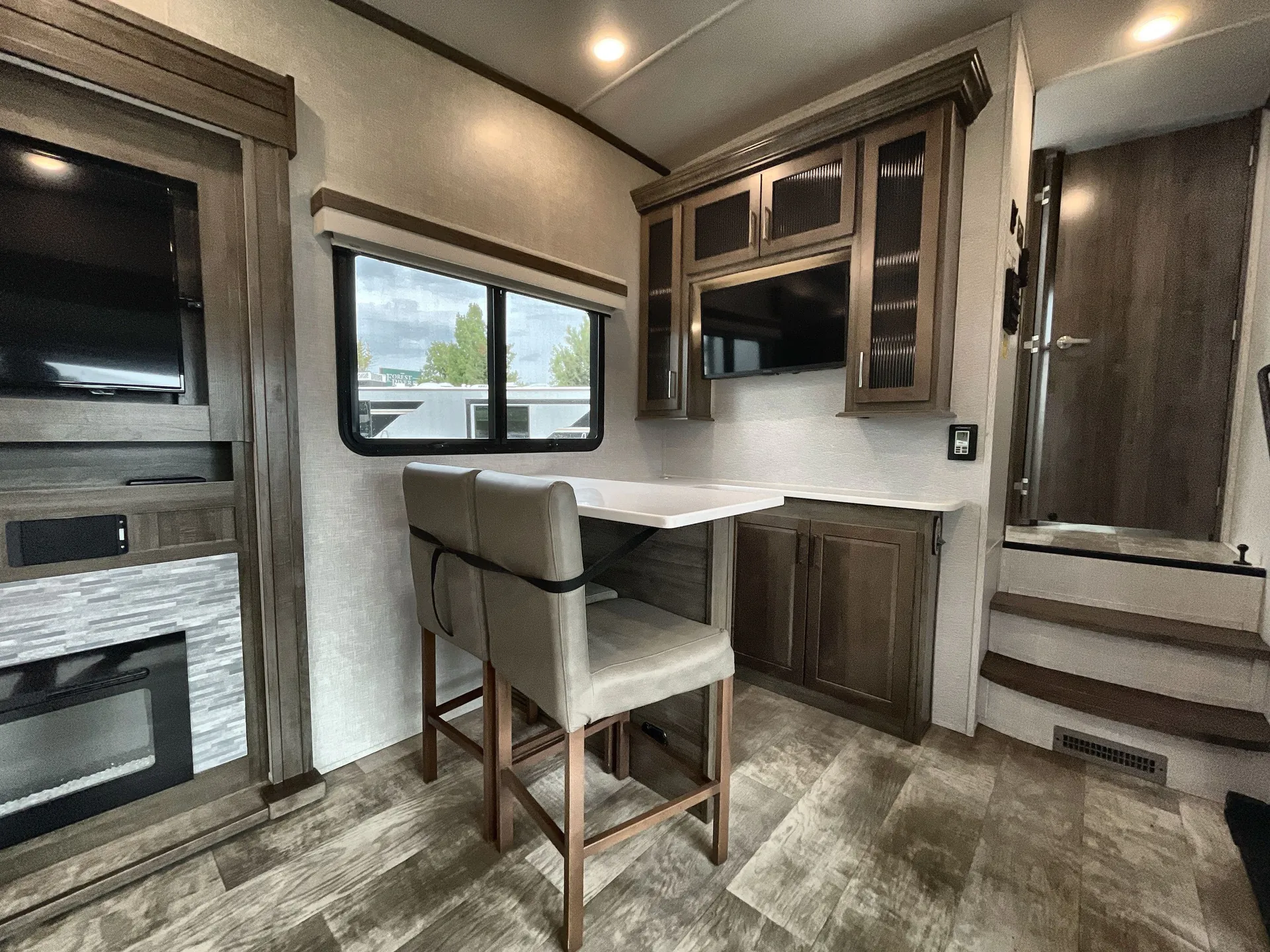 2022 Forest River Rockwood Ultra Lite 2899KS — stove oven