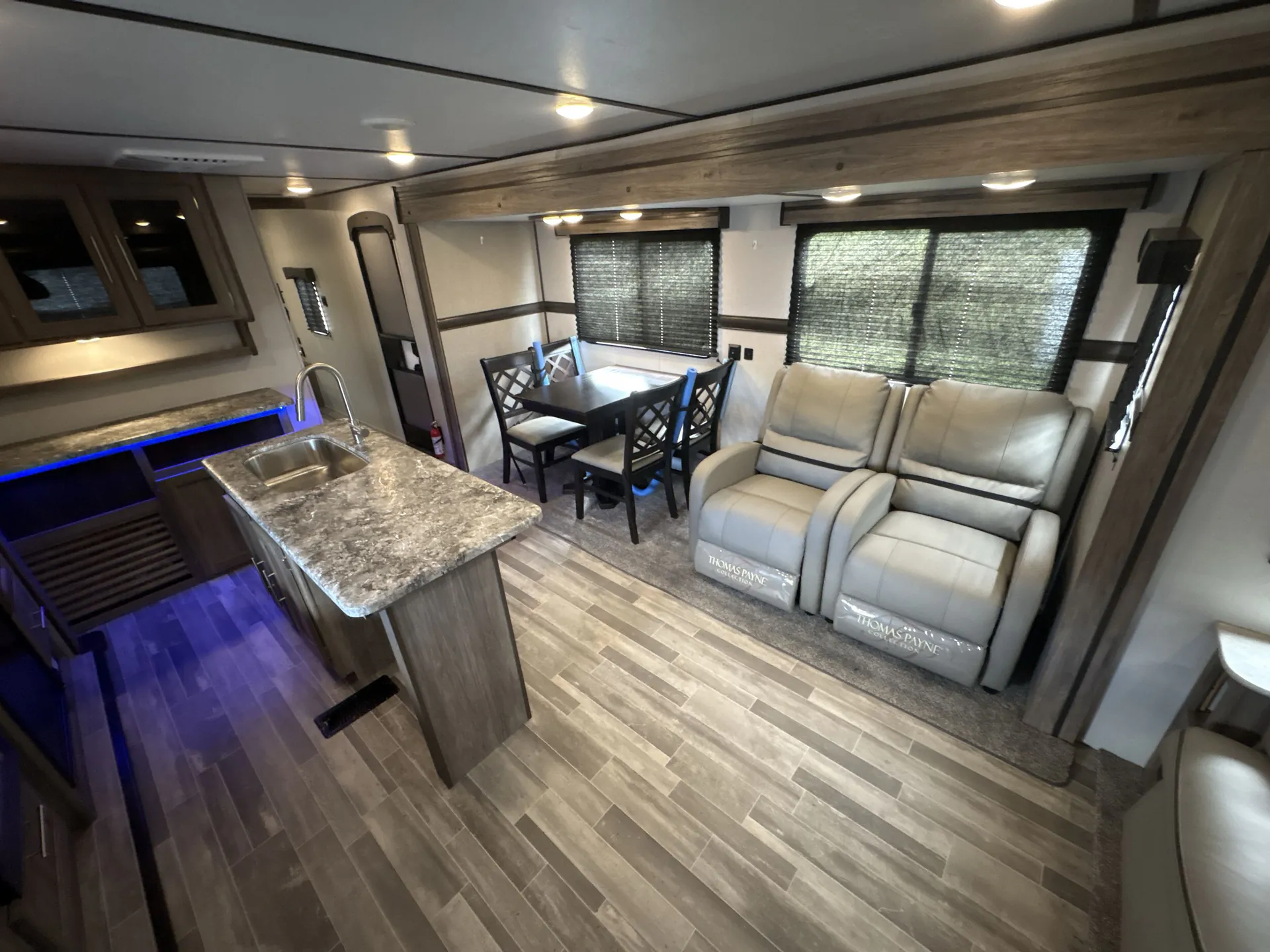 2021 CrossRoads Zinger 292RE — living area main