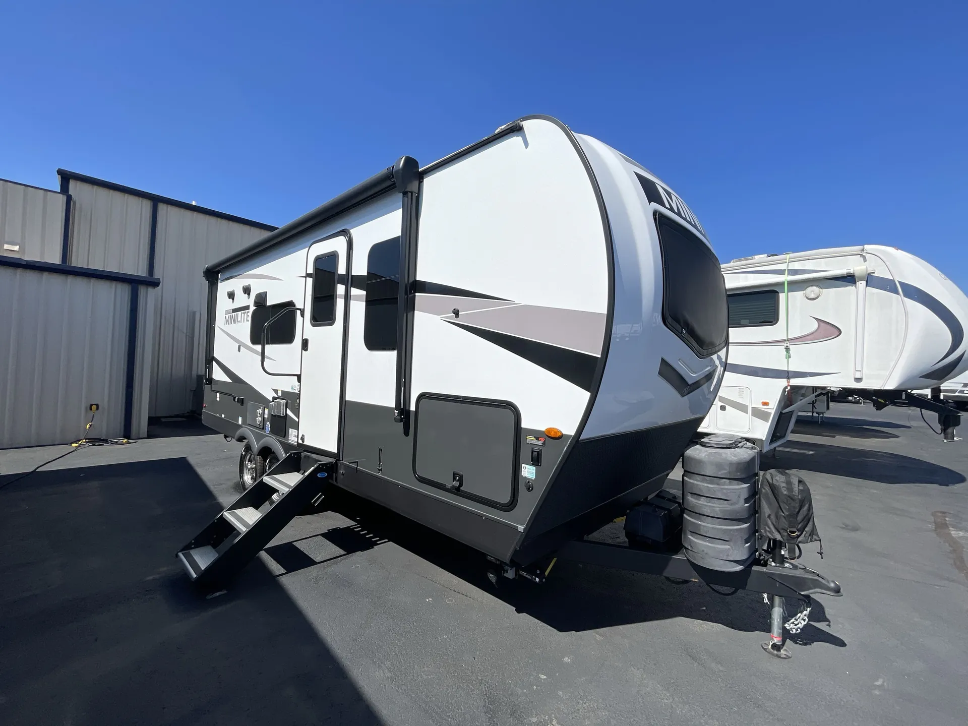 2025 Forest River Rockwood Mini Lite 2214S - Photo 2