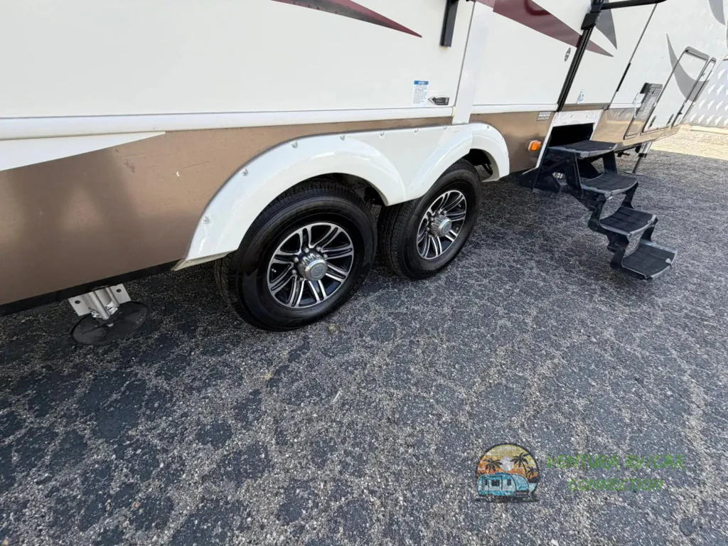 2016 Forest River Cardinal 3455RL, Photos photo 15