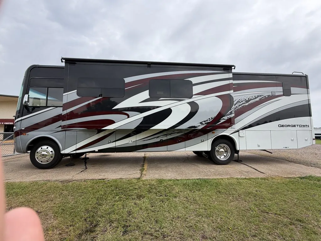 2019 Forest River Georgetown XL 369DS — Photo 5