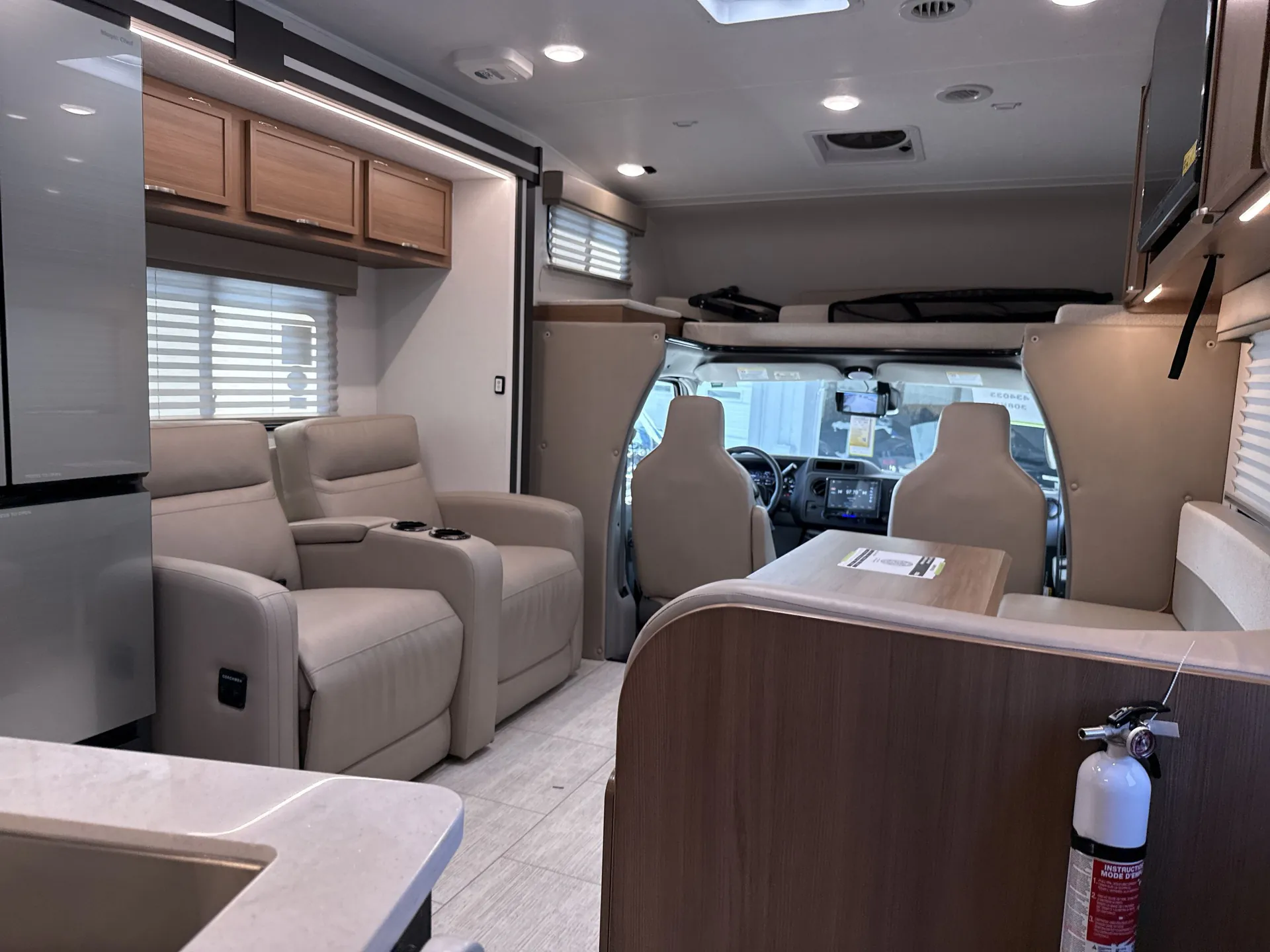 2027 Coachmen Leprechaun 308KB - Photo 4