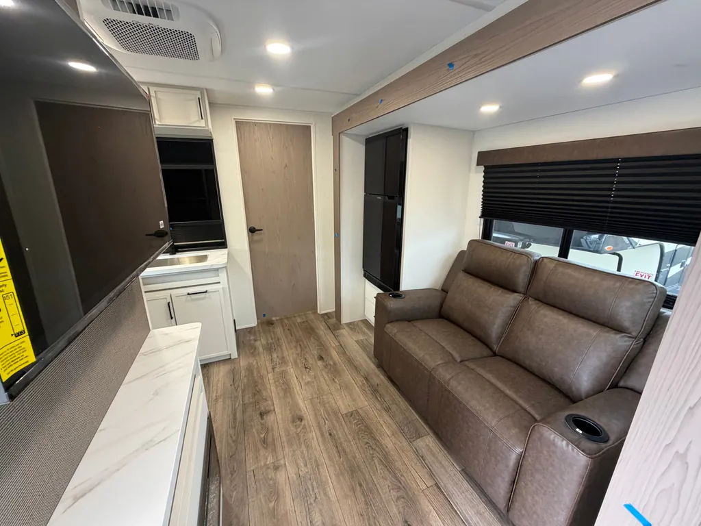 2027 Grand Design Momentum MAV 30MAV, Photos photo 8