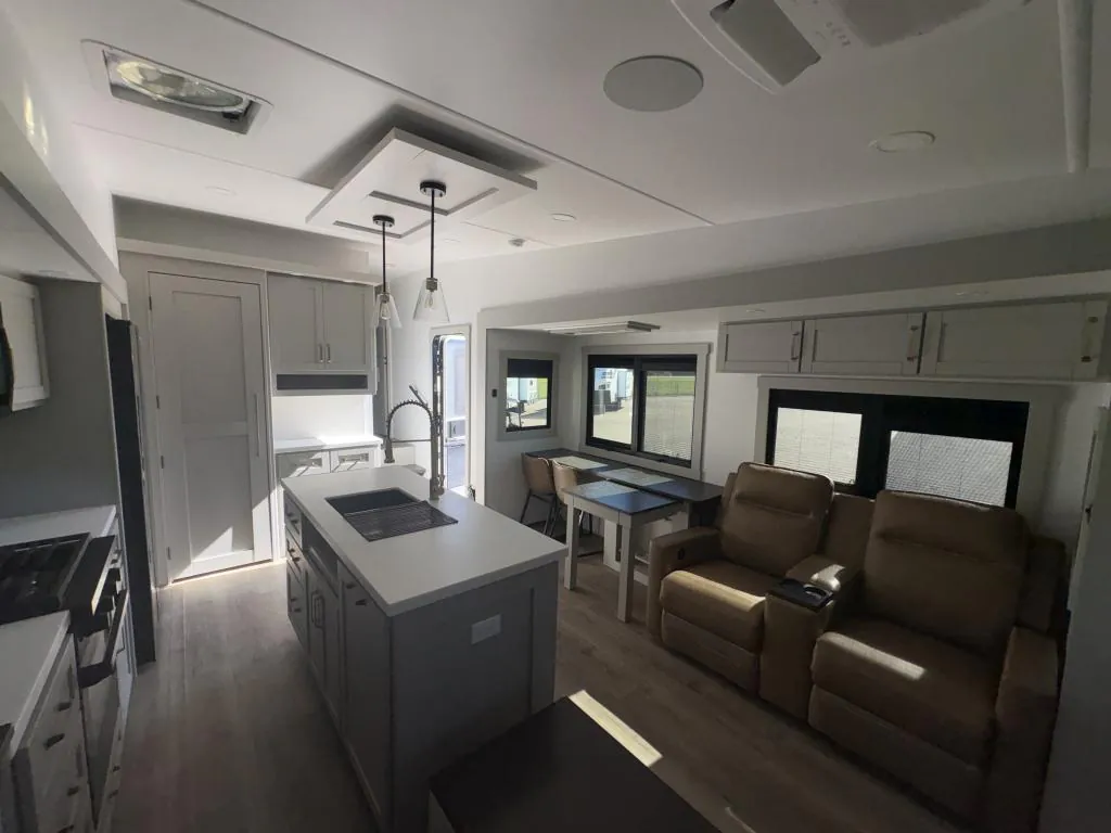 2026 Brinkley Model Z 3100, Photos photo 15