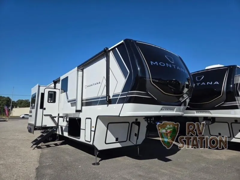 2026 Keystone Montana 3901RK - Photo 2