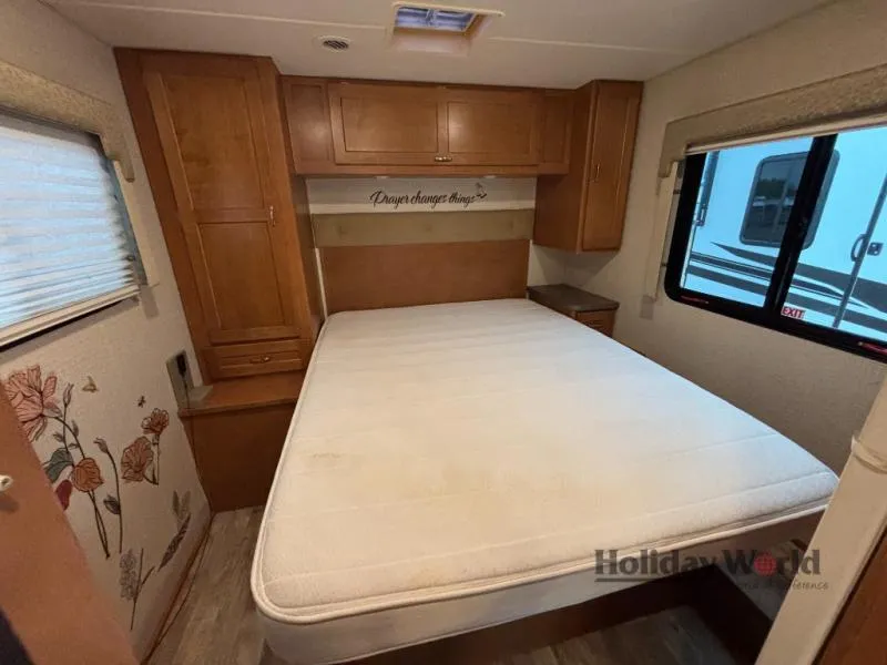 2017 Winnebago Minnie Winnie 27Q - Photo 3