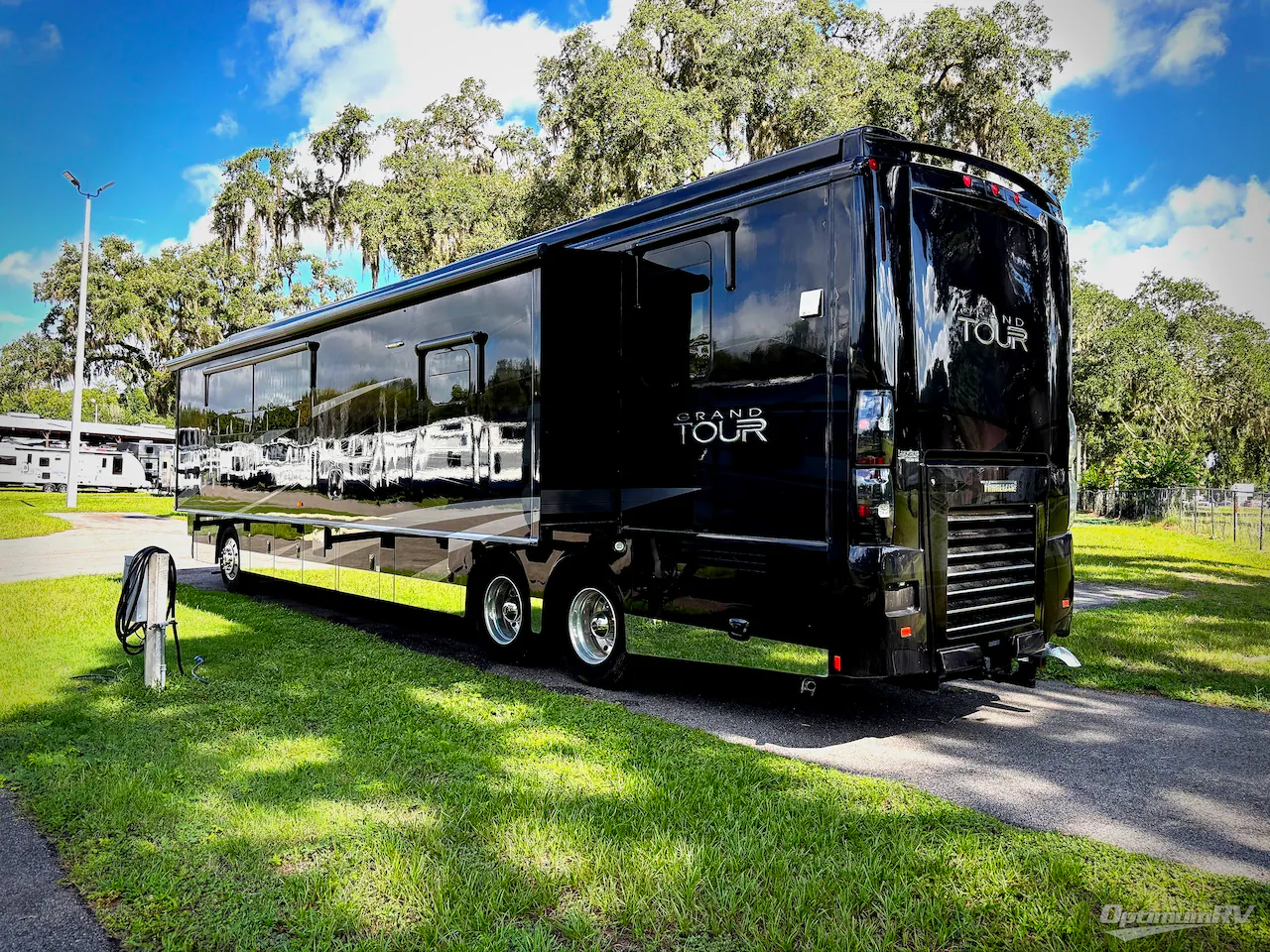 2015 Winnebago Grand Tour 42QL - Photo 4
