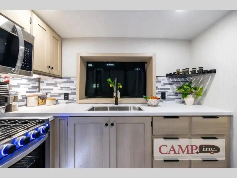 2026 Forest River Wildcat 37GALLEY - Photo 4
