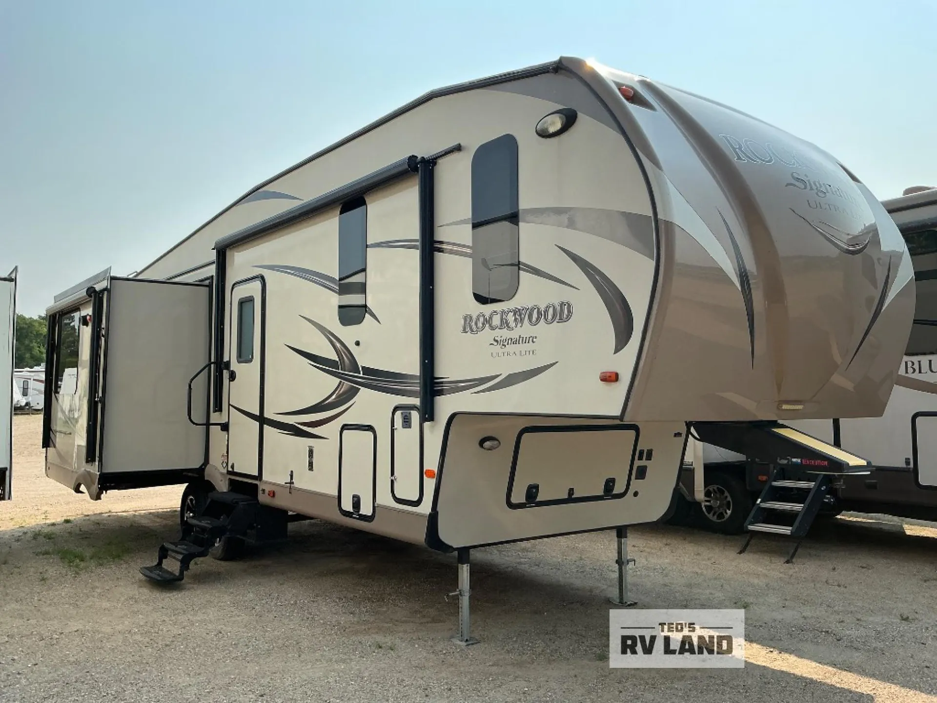 2016 Forest River Rockwood Signature Ultra Lite 8299BS - Photo 2