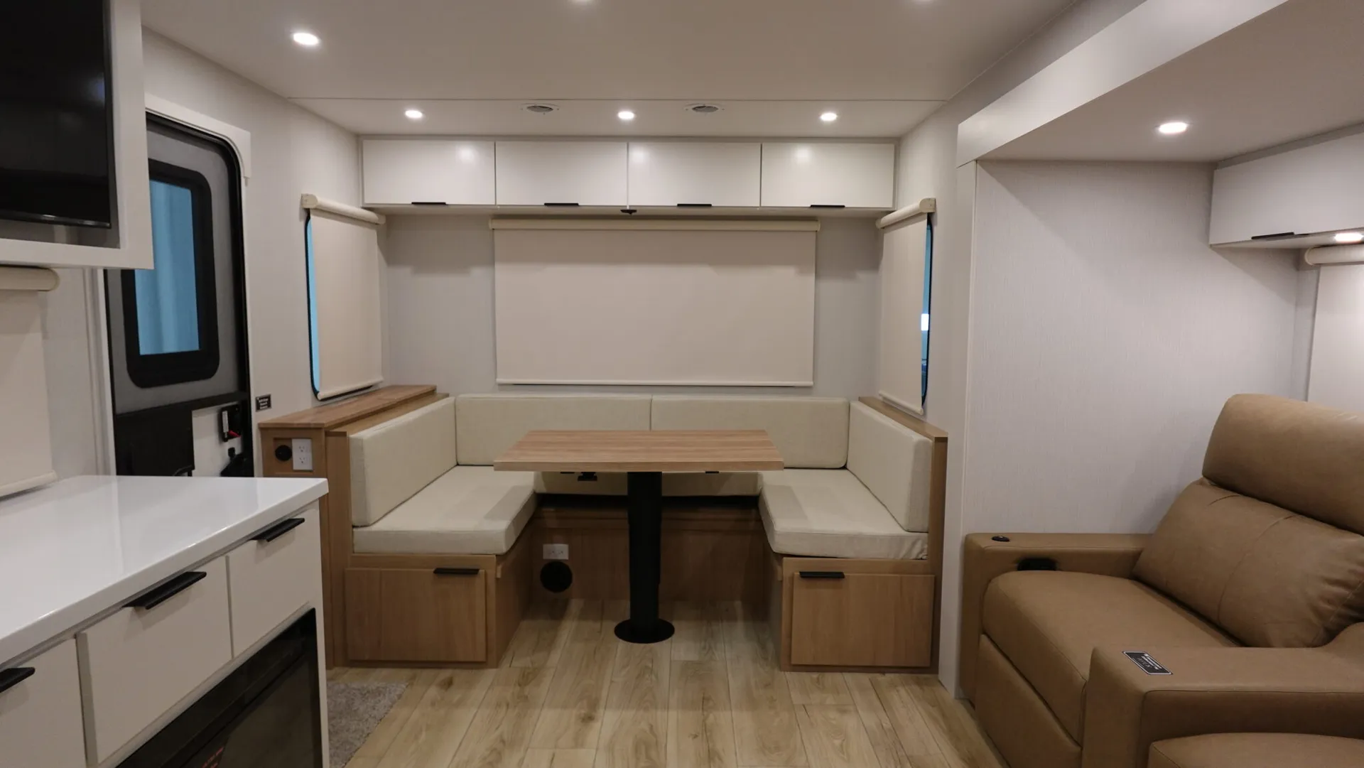 2026 Winnebago Thrive 25RLS - Photo 3