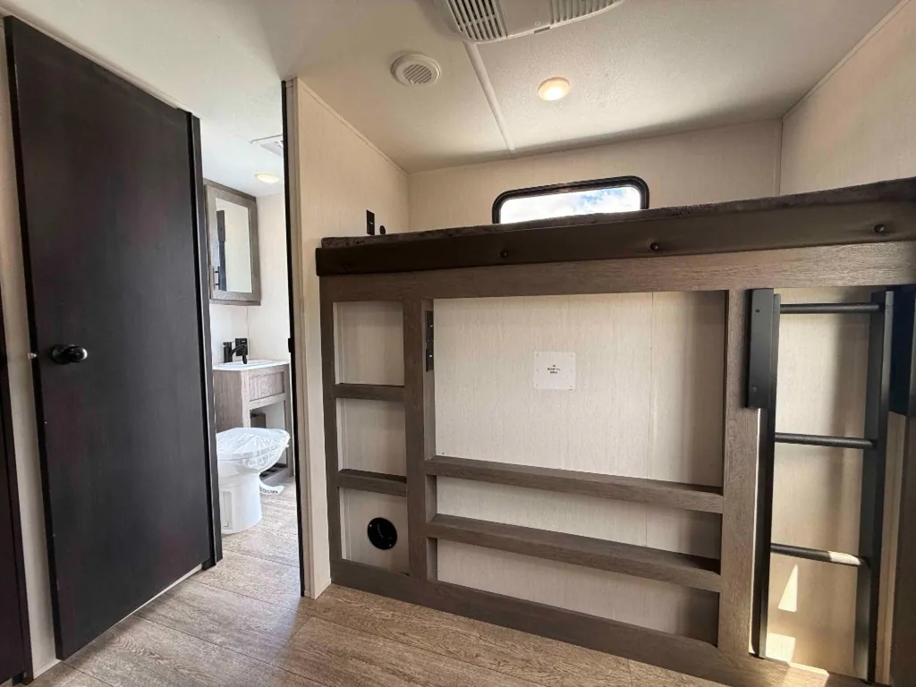 2026 Forest River Cherokee Alpha Wolf 33BH, Photos photo 31