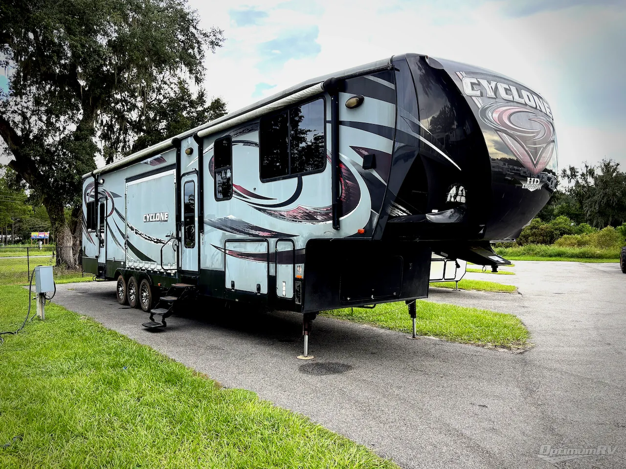 2015 Heartland Cyclone 4200 - Photo 2