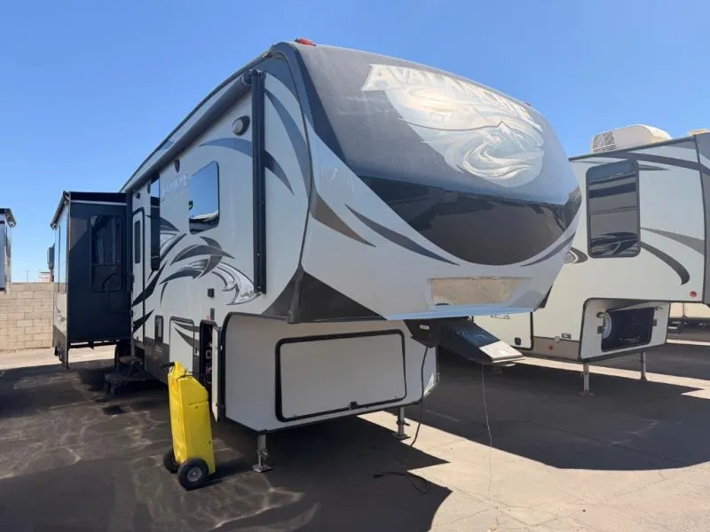 2015 Keystone RV Avalanche 355RK - Photo 2