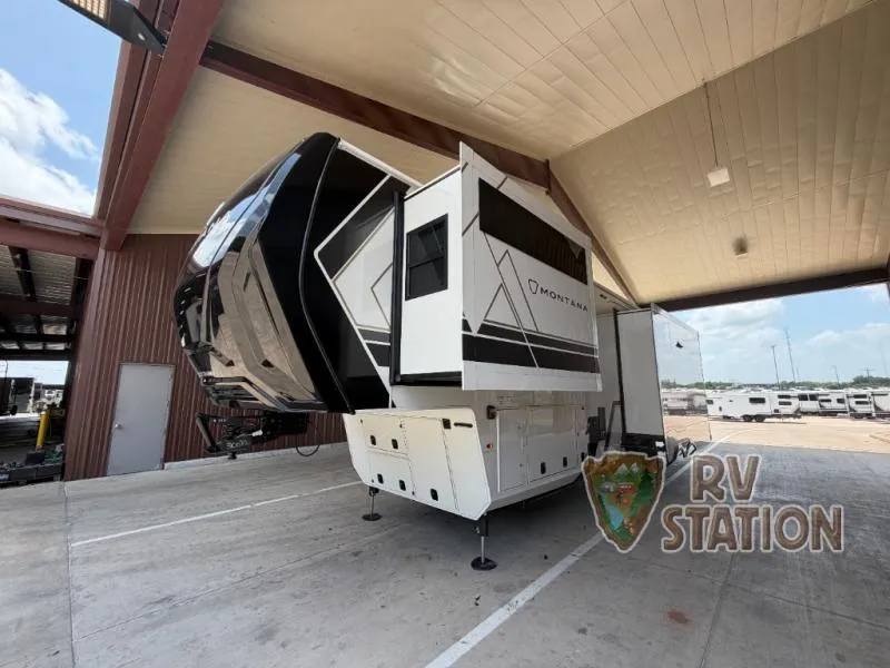 2027 Keystone Montana 3100RL - Photo 2